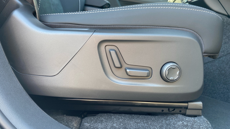 Volvo EX40 185kW Ext Range Plus Black Editon 82kWh 5dr Auto Electric Estate